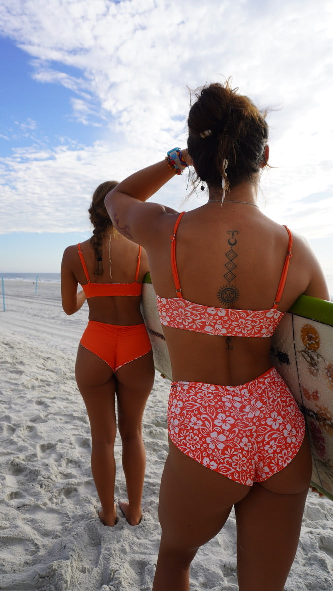 Reversible Hawaiian floral bikini top with adjustable straps, perfect for beach adventures.